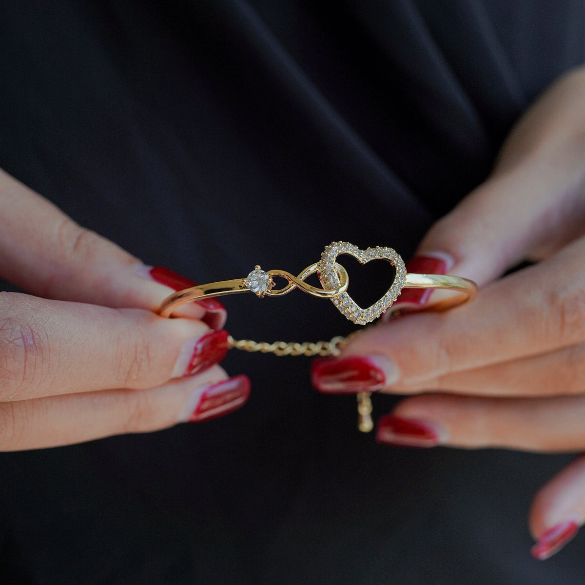 Shine & Love™ – Siempre Tuya: Collar de Corazón con Piedra de Nacimiento