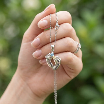 Shine & Love™ – Para Mi Esposa: Collar Pies de Bebé