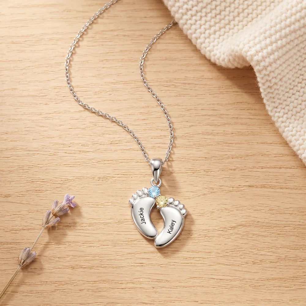 Shine & Love™ – Para Mi Esposa: Collar Pies de Bebé